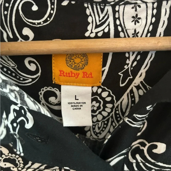 Ruby Rd Large Black and White Paisley Button Down 3/4 Sleeve Top - Picture 3 of 5